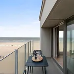 Seaflow-holiday With Frontal Sea View Oostduinkerke