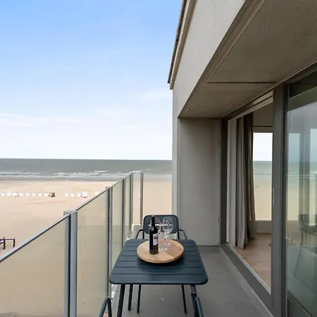 Seaflow-holiday With Frontal Sea View Oostduinkerke